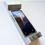 Ốp điện thoại nặng gần 3kg giúp cai nghiện smartphone