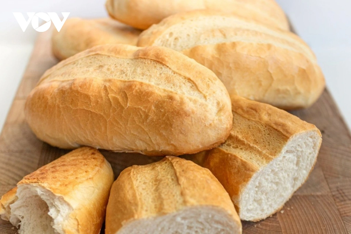 Bánh mì ngon, bổ, rẻ nhưng những người này chớ dại ăn nhiều kẻo tự hại mình