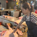 Vợ chồng ở Hà Nội mua lợn chết, lợn dịch bệnh giá rẻ để giết mổ, bán kiếm lời