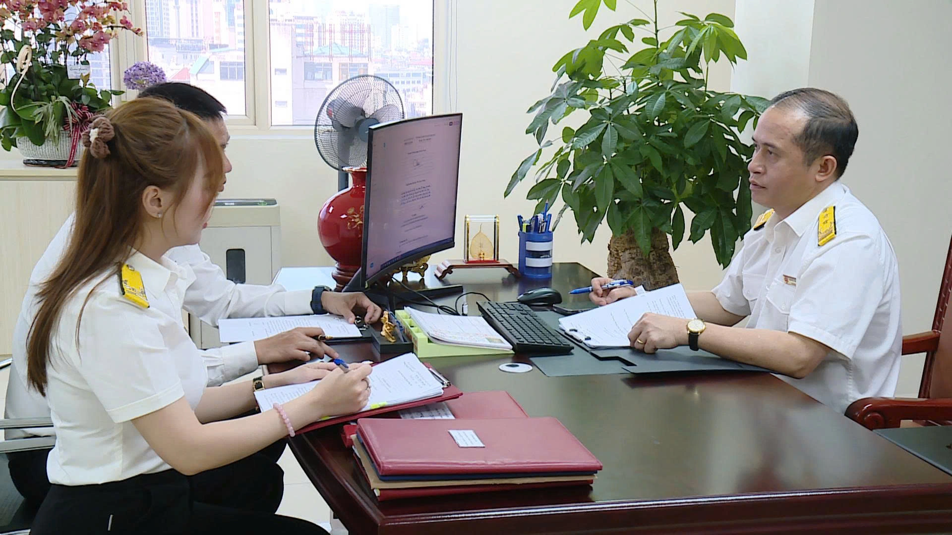 Đề xuất công chức thuế được hỗ trợ thêm 100% lương